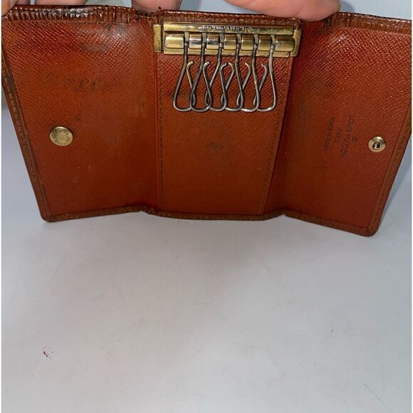 Authentic Louis Vuitton Epi Leather 6 Key Wallet - Picture 6 of 12